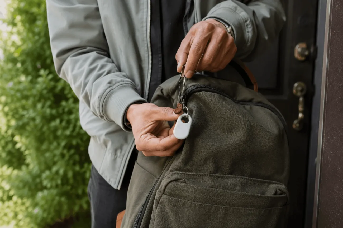 Samsung SmartTag attached to a backpack zipper for tracking